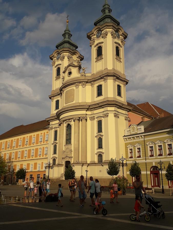 Kodaly Apartman Eger Luaran gambar